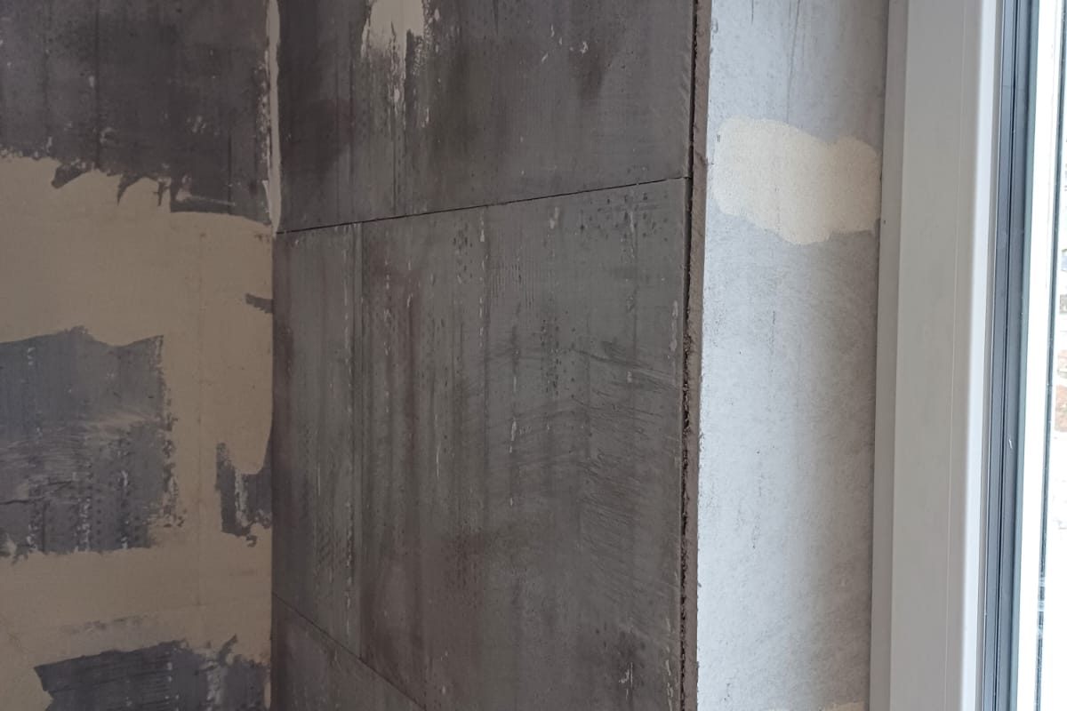 Silikatplatten bis an die Fensterlaibung gefuehrt